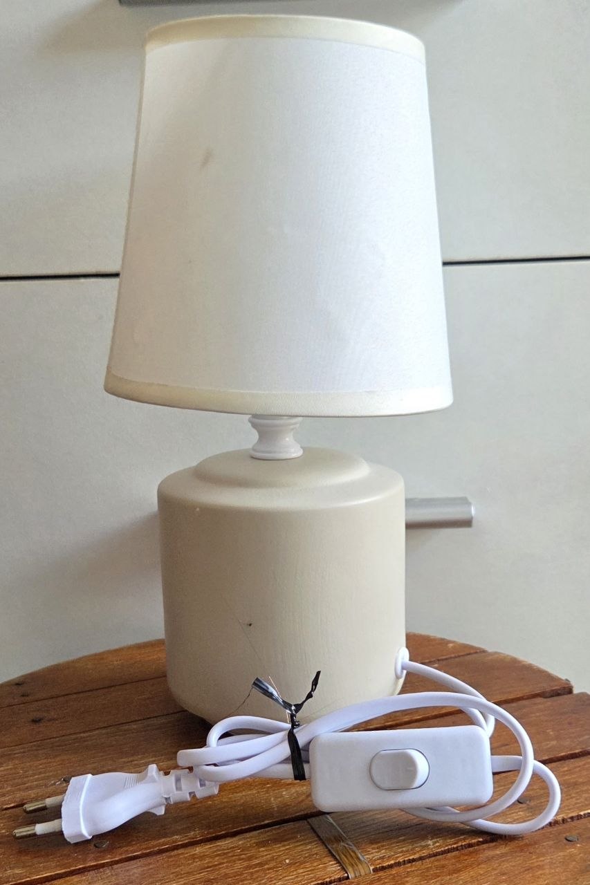 Desk lamp