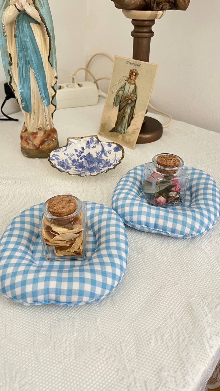 Mug stands