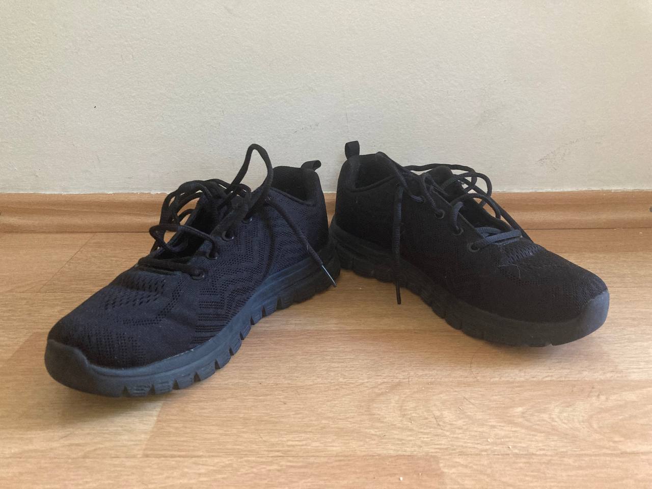 Sketchers sneakers photo 2