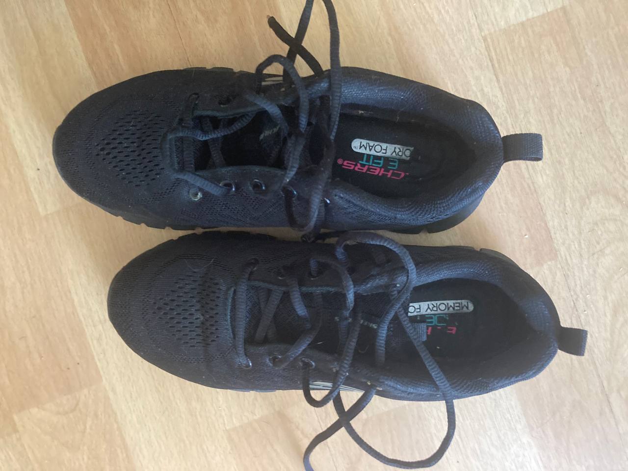 Sketchers sneakers photo 3