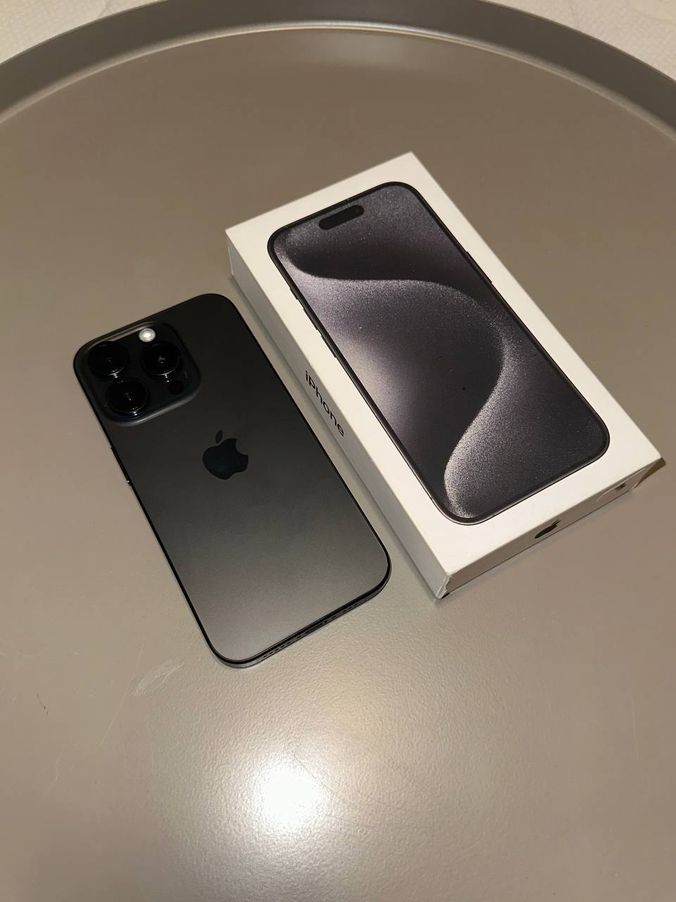 iPhone 15 pro Black Titanium 256gb photo 2