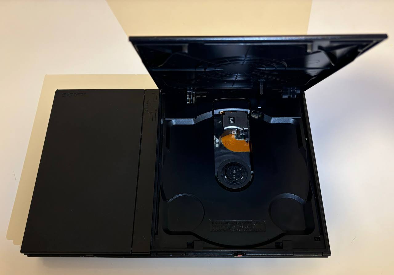 Sony PlayStation 2 Slim photo 4