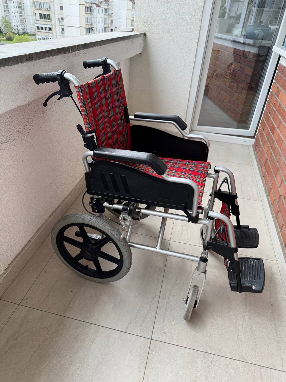 folding mechanical wheelchair photo 3