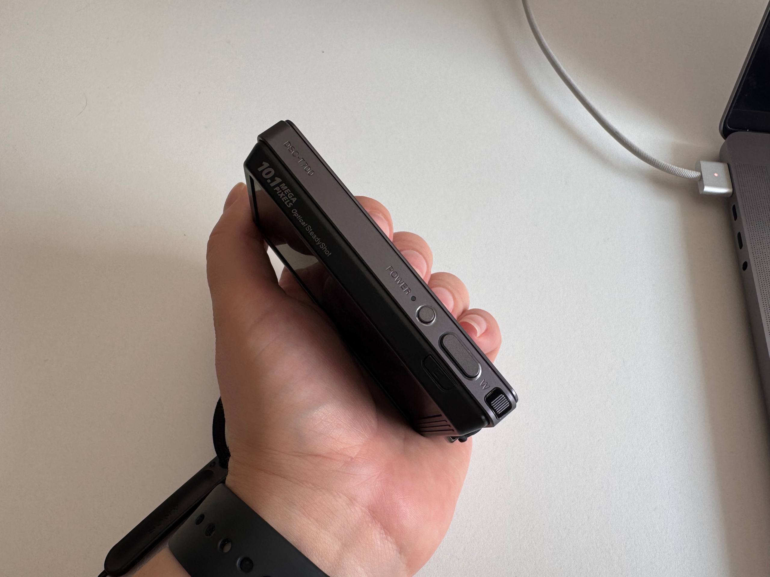 Sony Cyber-shot DSC T700 photo 3