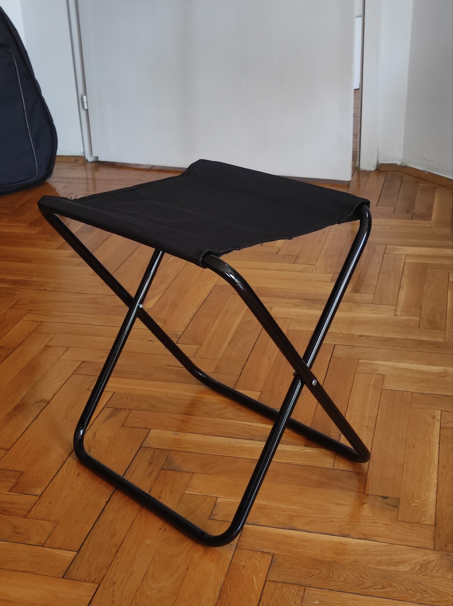 Skoljiv kamp stol