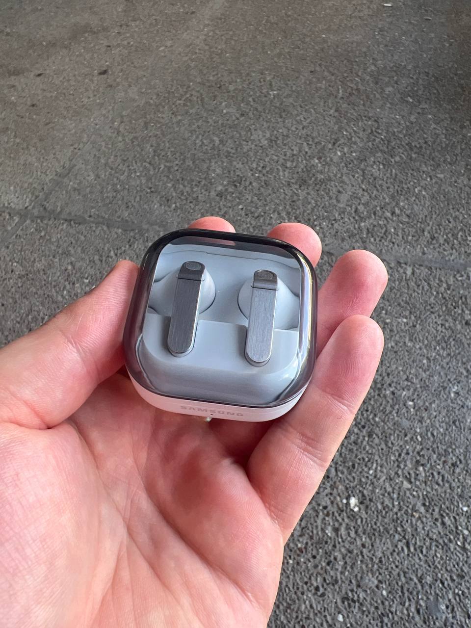 Galaxy Buds 4 photo 2