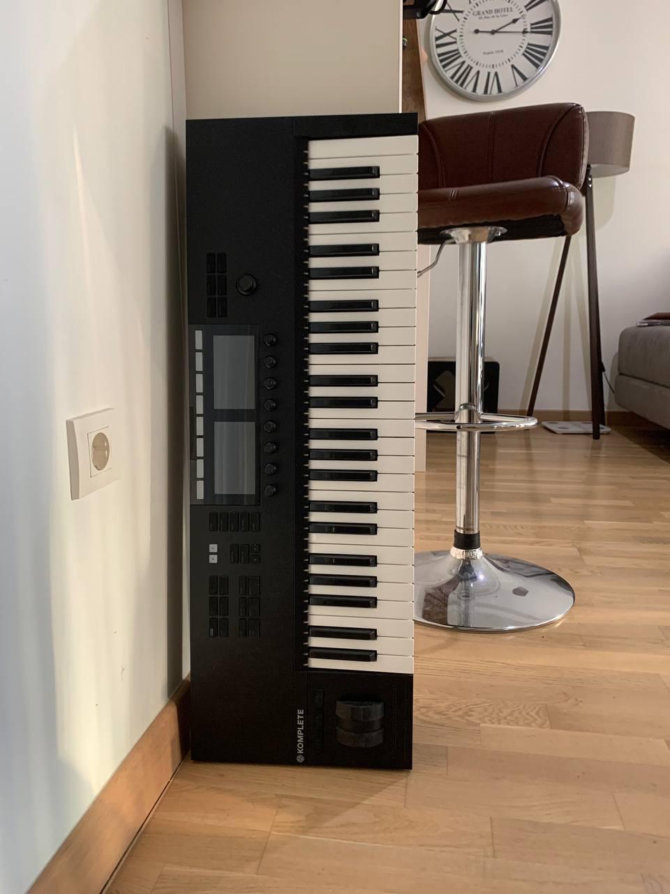 MIDI Клавиатура KOMPLETE KONTROL S49 MK2