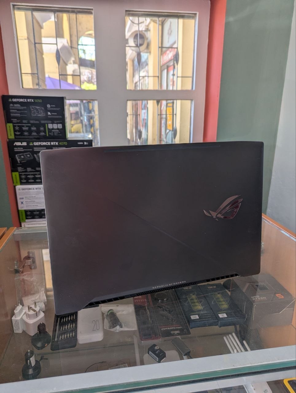 Asus ROG G703 photo 2