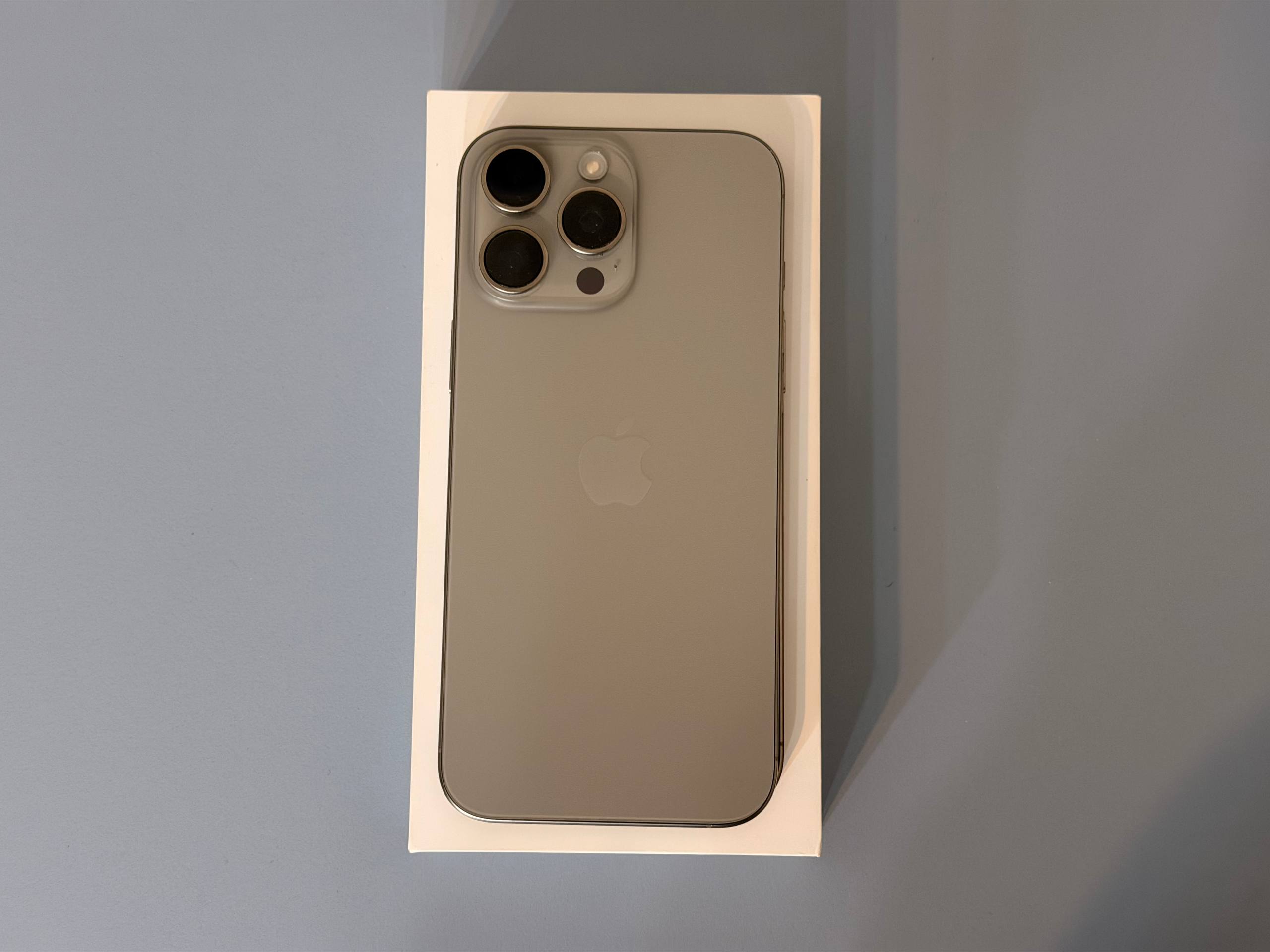 iPhone 16 Pro Max 256GB photo 2