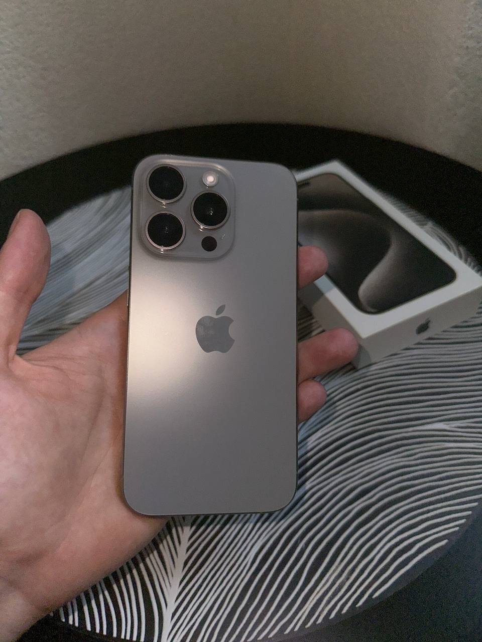 iPhone 15 pro Natural Titanium photo 2