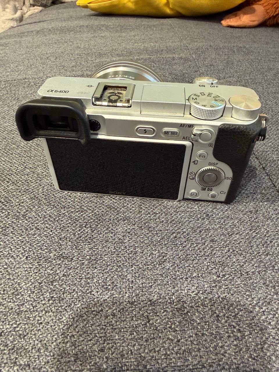 Sony a6400 + Kit Lens photo 2