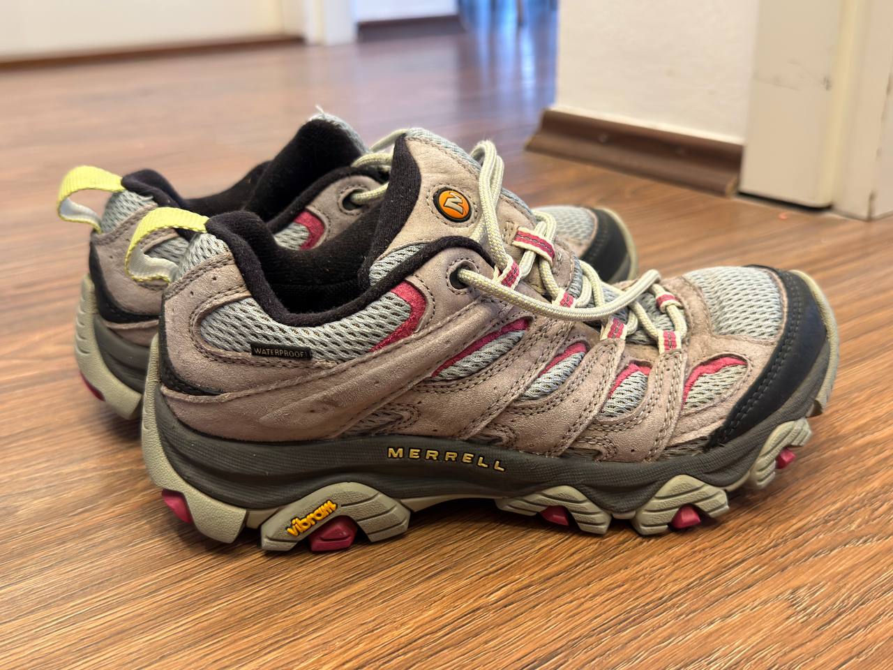 Трекинговые кроссовки merrell