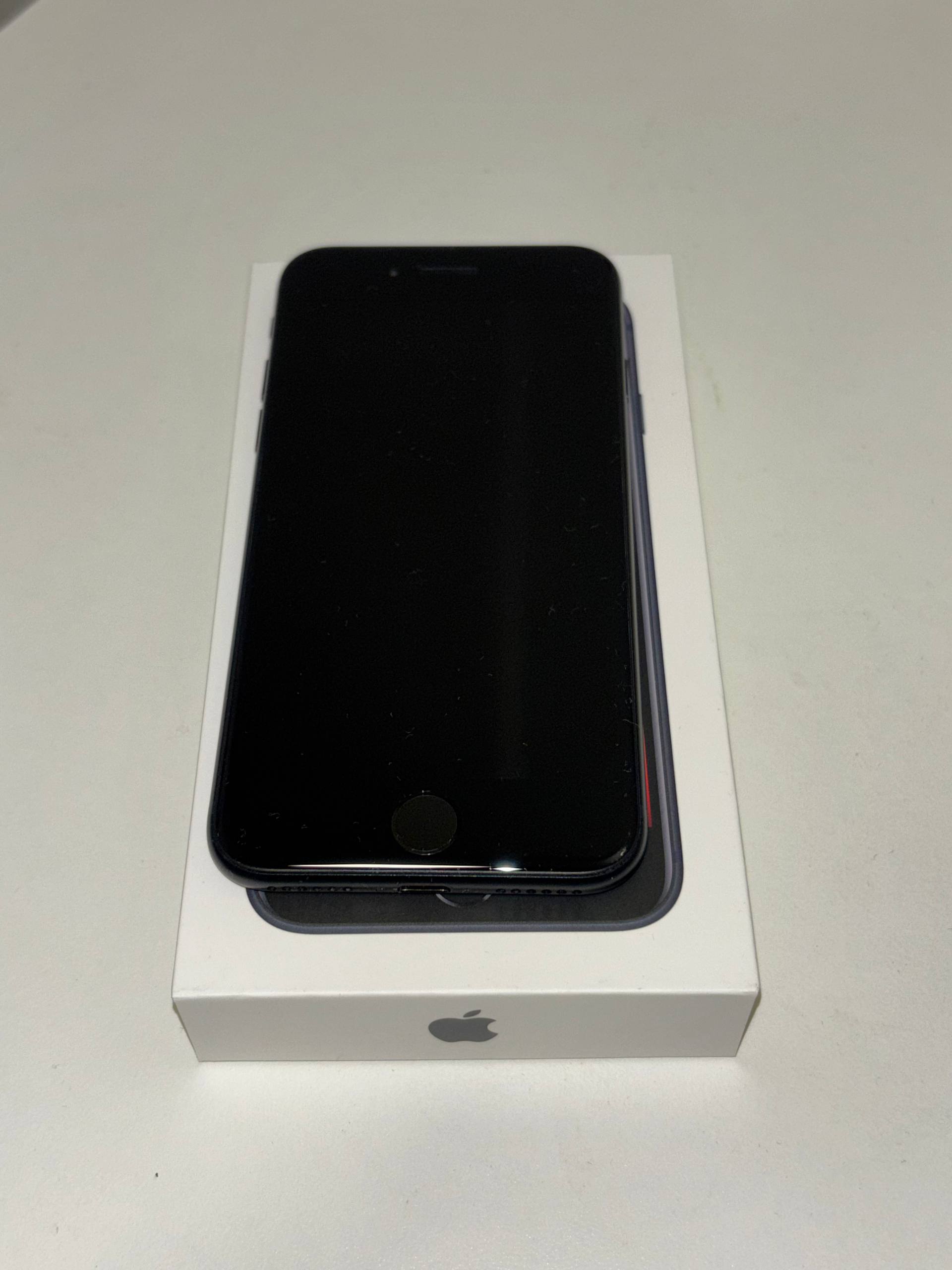 iPhone SE 3. генерација (64gb)