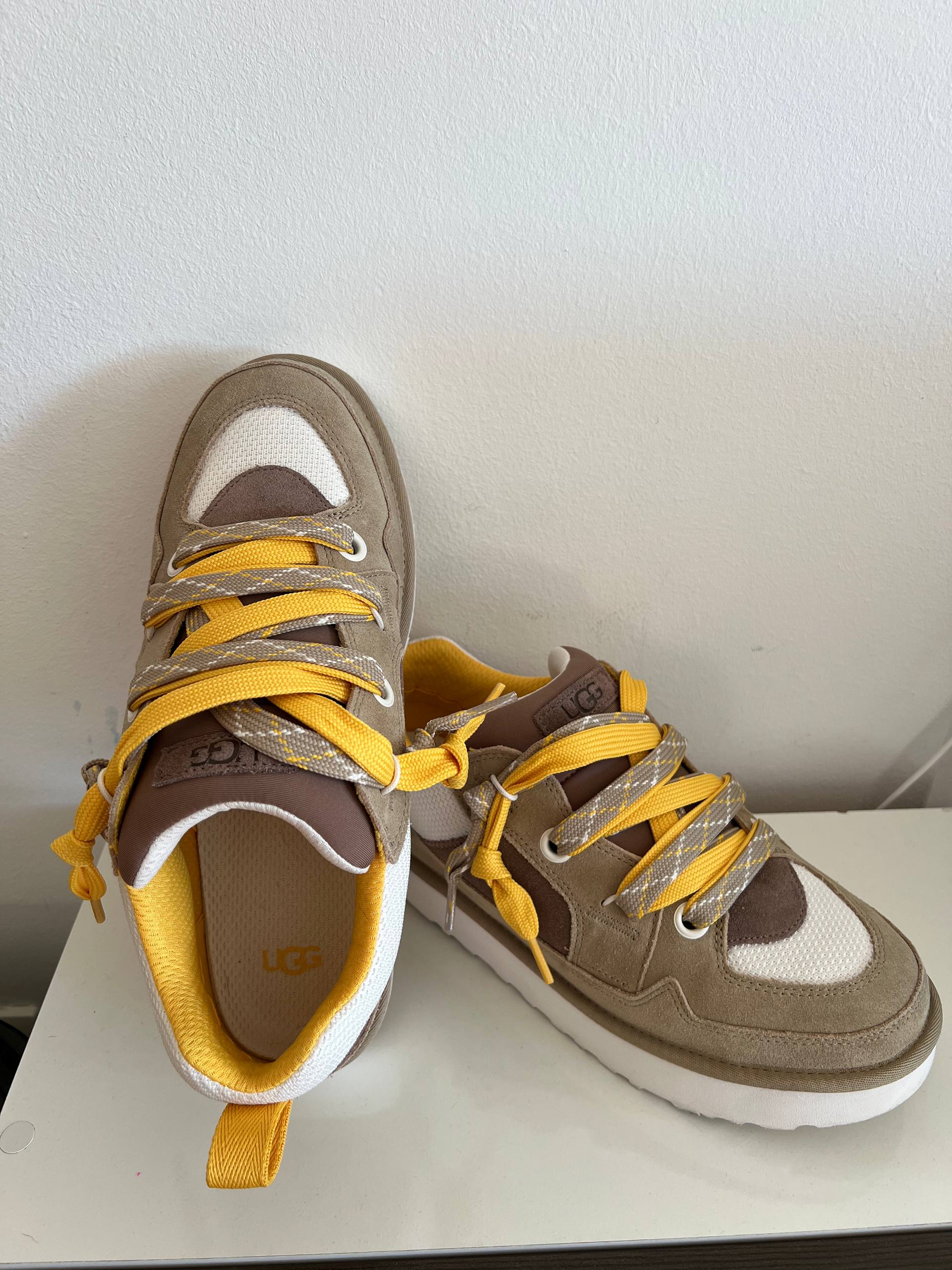Кроссовки UGG