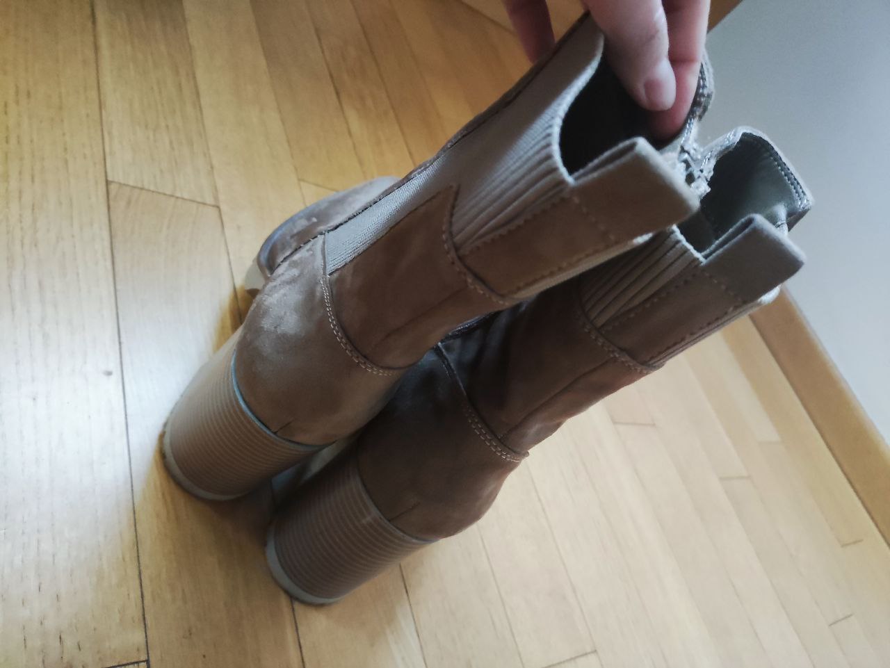 Suede ankle boots photo 3