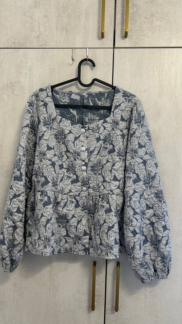 Blouse under jacquard