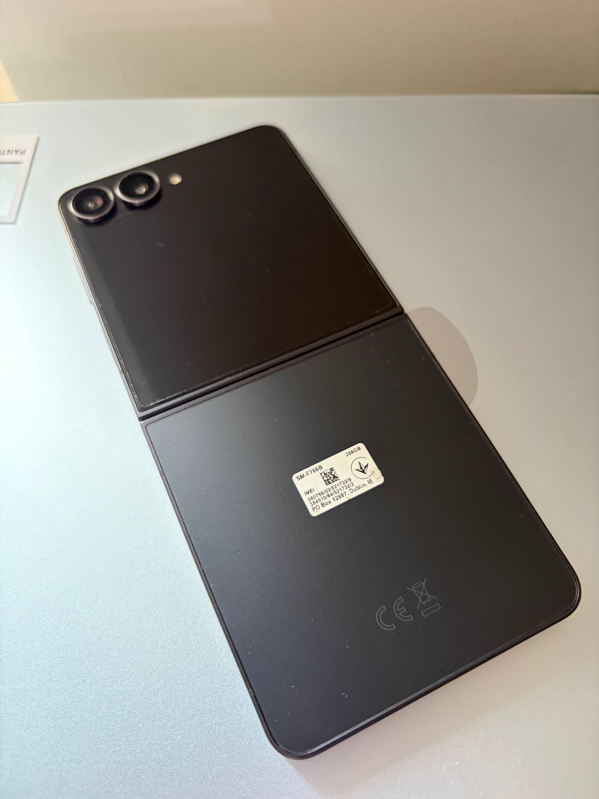 Samsung Galaxy Z Flip7 photo 3