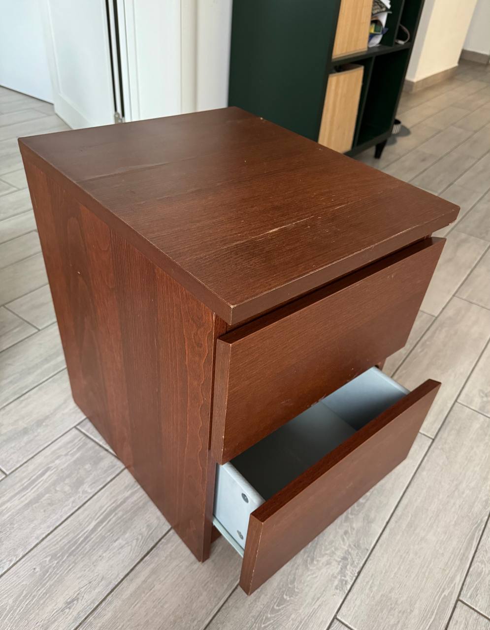 IKEA MALM noćni ormarić