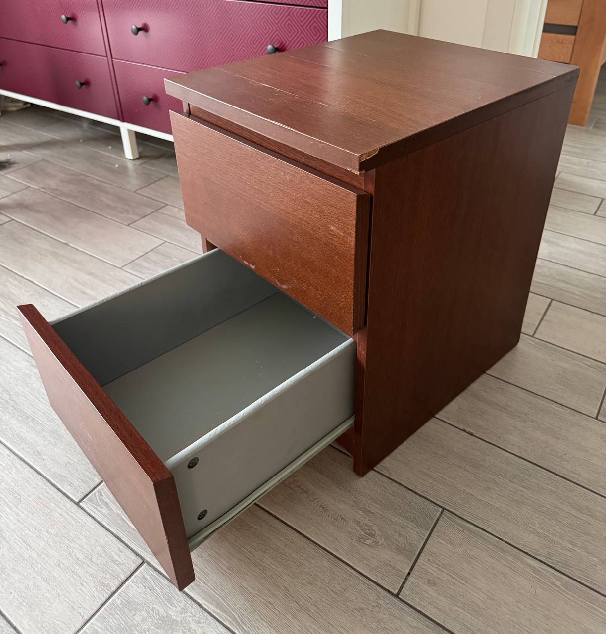 IKEA MALM noćni ormarić photo 2