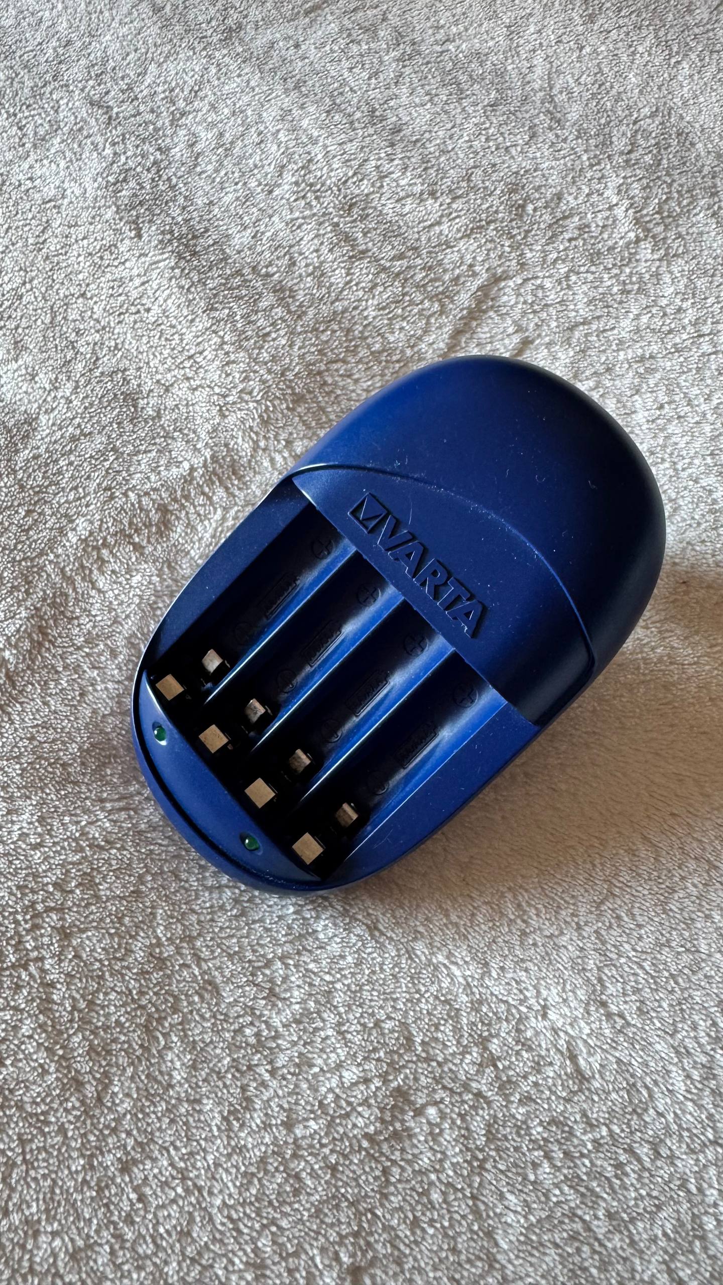 VARTA (for 4 AA) charger