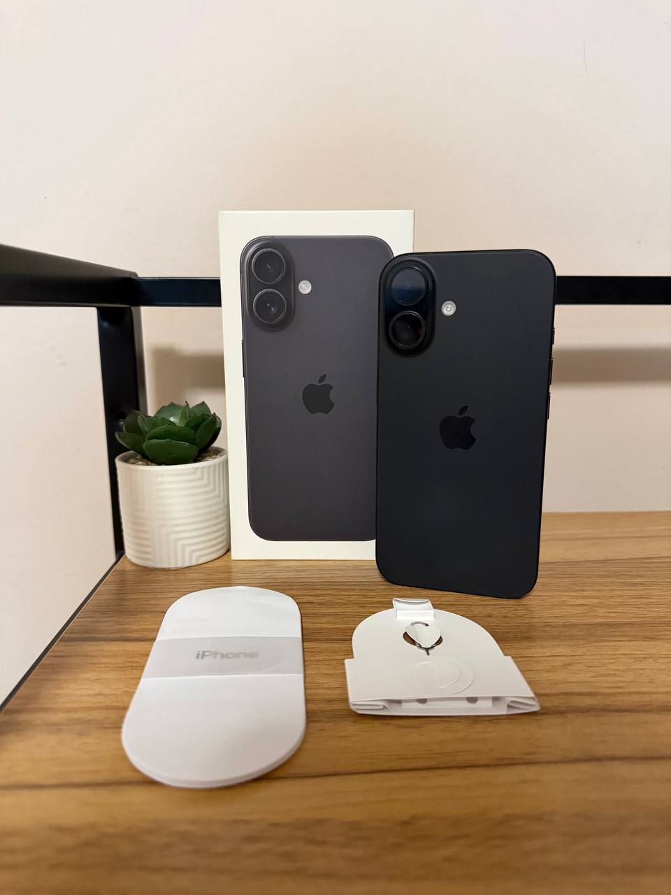 iPhone 16 Crna, 128 GB