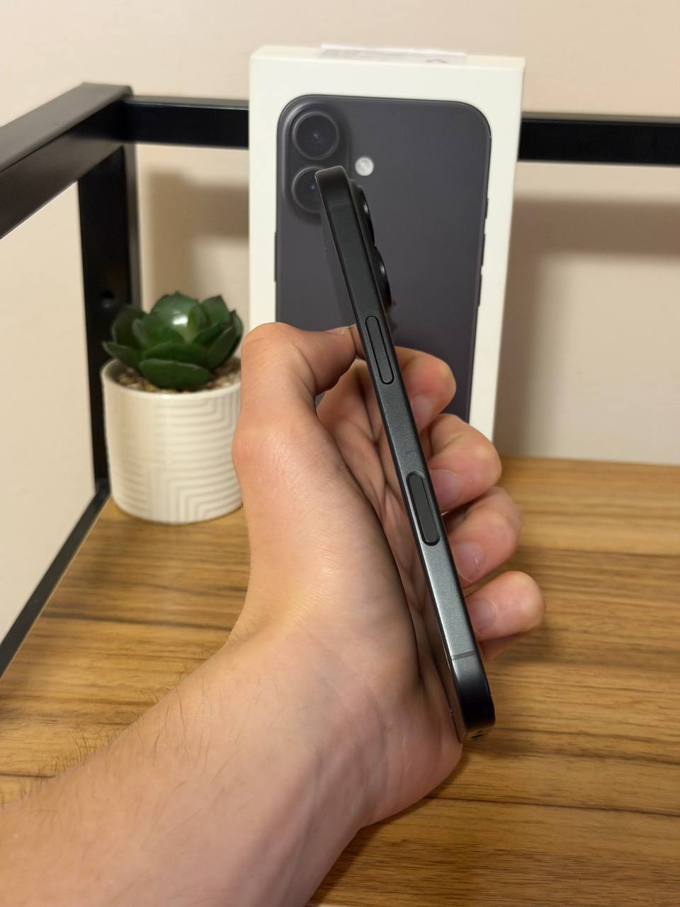 iPhone 16 Crna, 128 GB photo 2