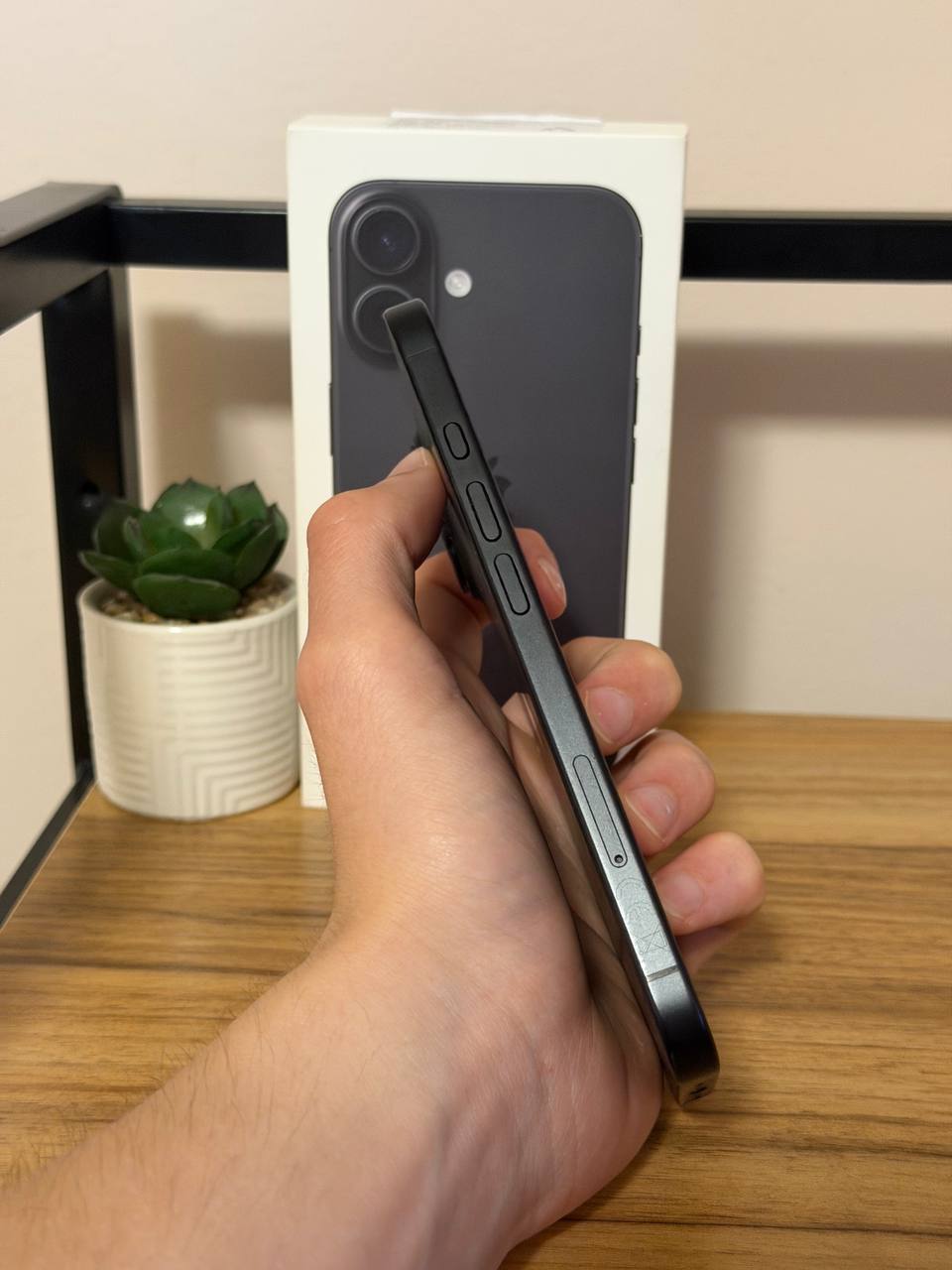 iPhone 16 Crna, 128 GB photo 3