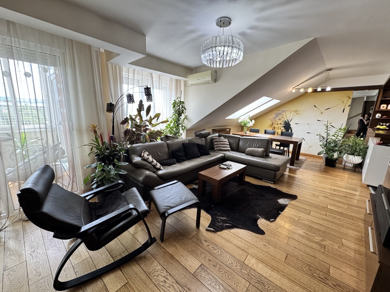 4 sobe, Stan, 105 m²