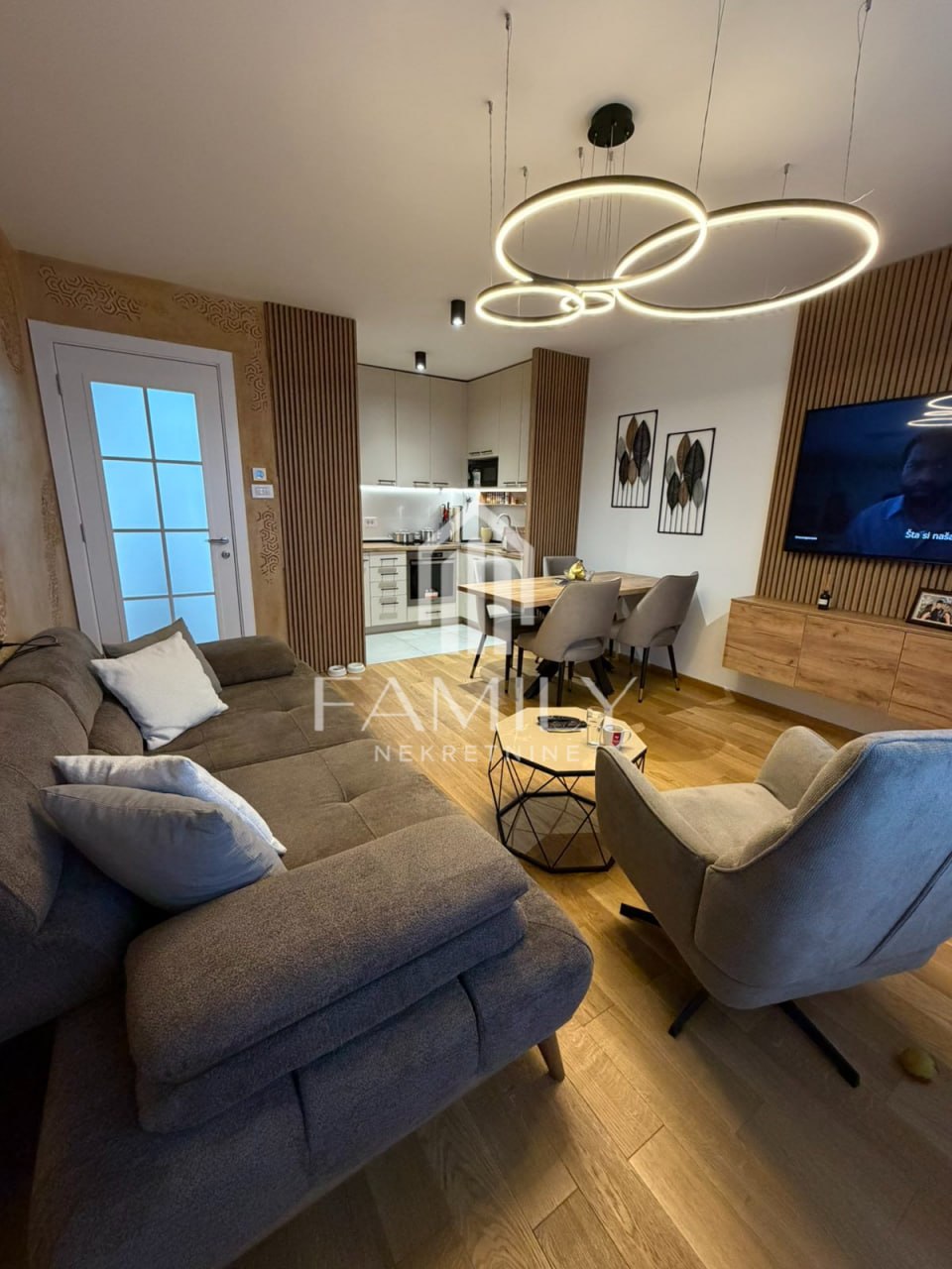 3 sobe, Stan, 80 m²